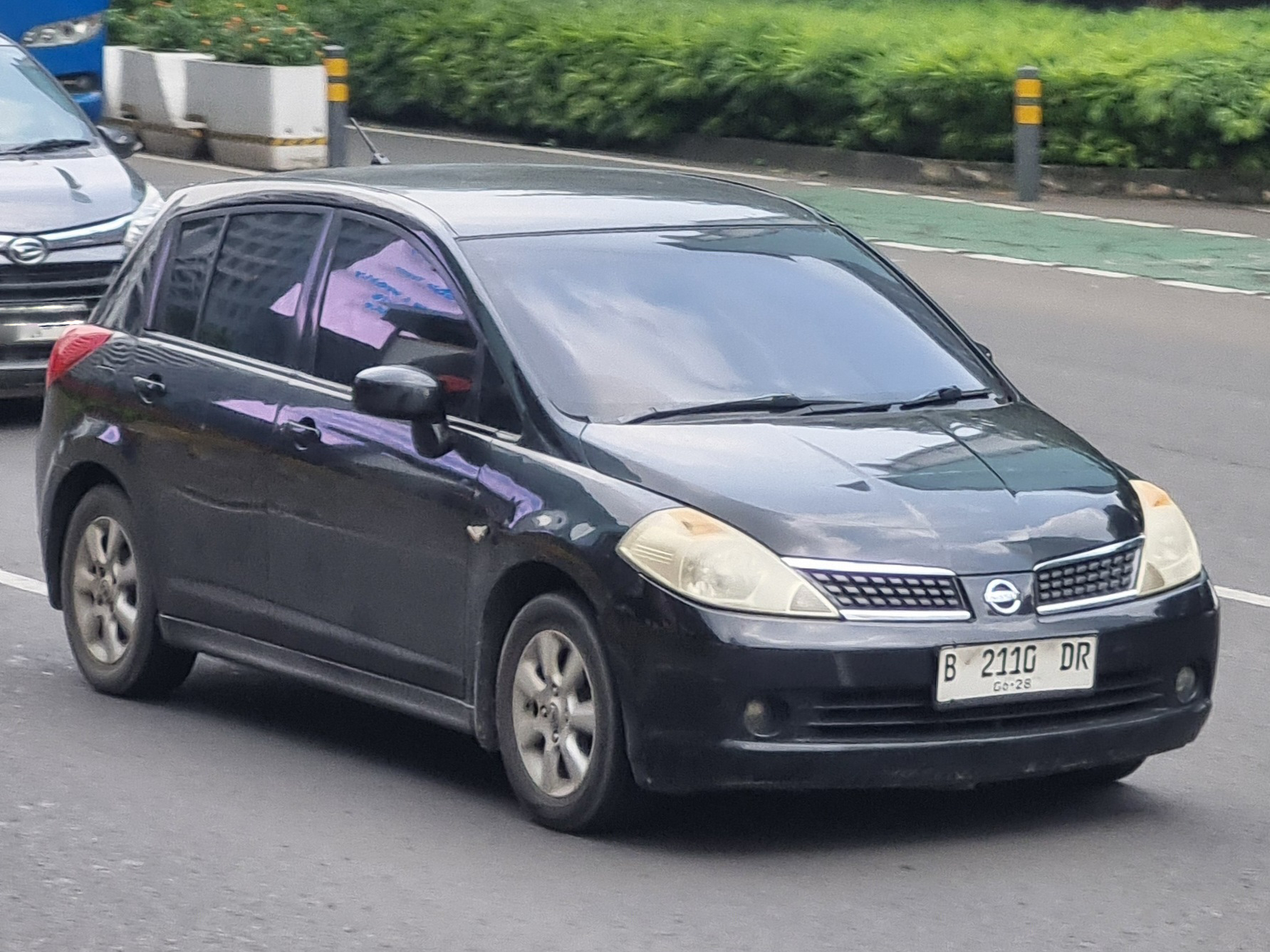 B 2110 DR, Nissan Latio 1st gen Hatch (C11; ASEAN-market), 2004–2012