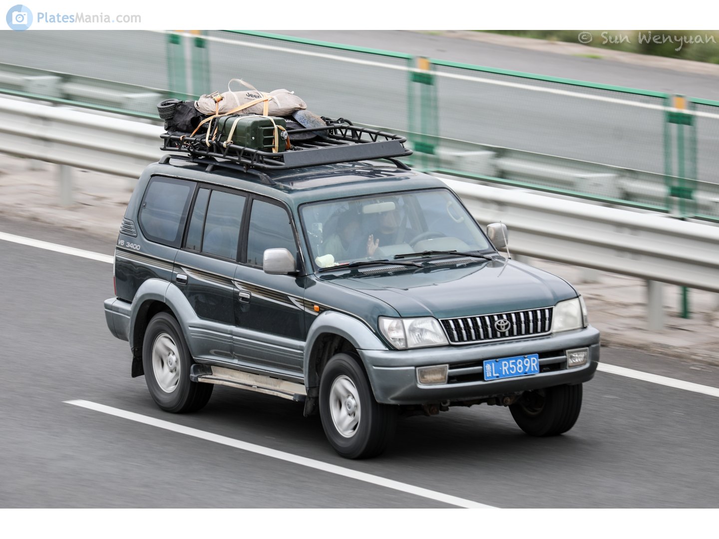 鲁L·R589R, Toyota Land Cruiser Prado 2nd gen 5-door SUV (J95), 1996–2002