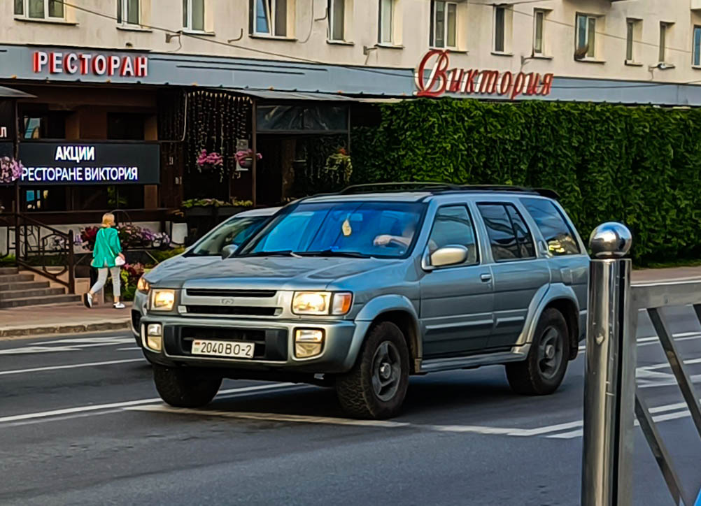 2040 BO-2, Infiniti QX4 1st gen (JR50), 1996–2000