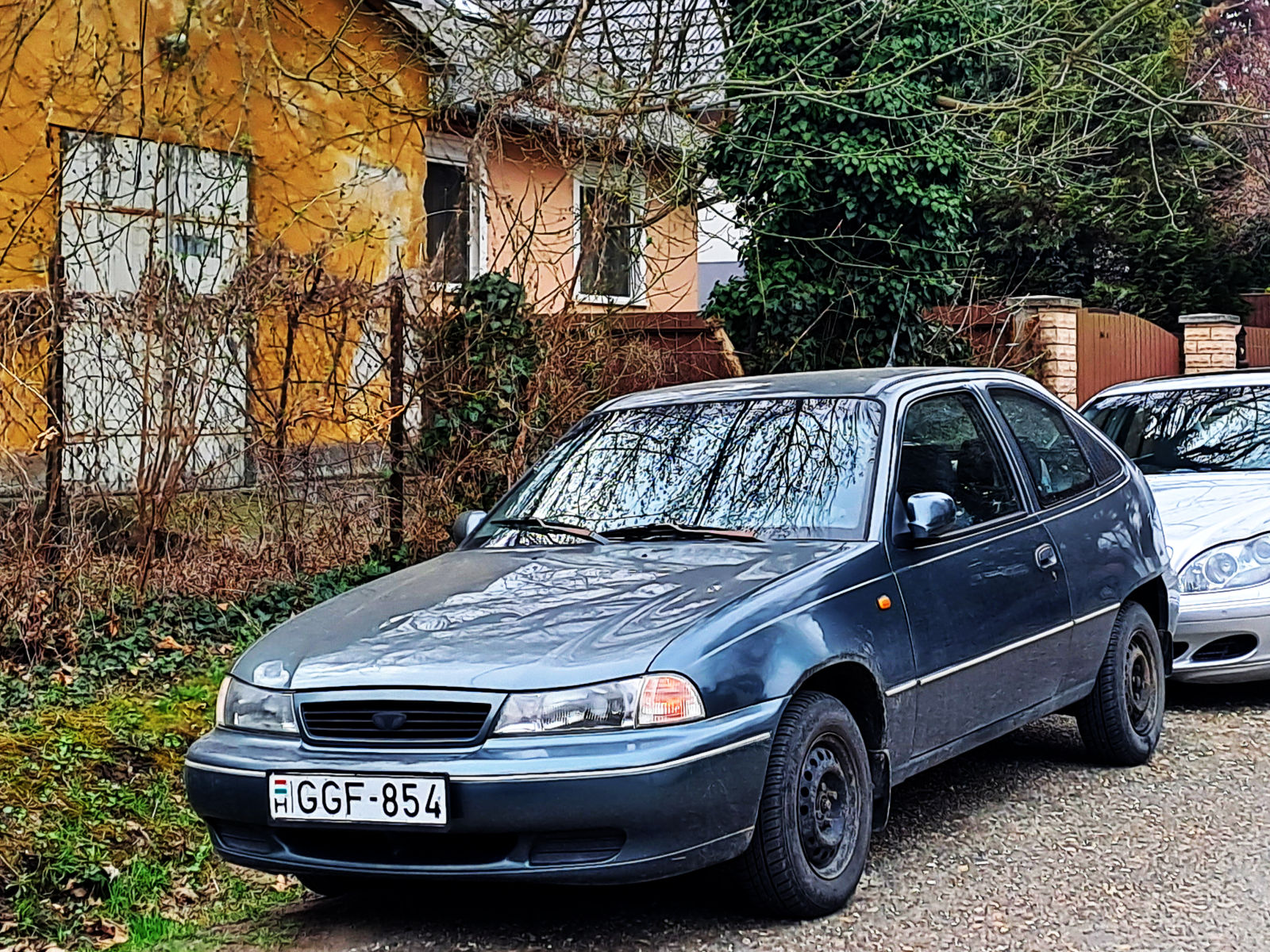 GGF-854, Daewoo Nexia 1st gen 3-door Hatch (T-body), 1995–1998