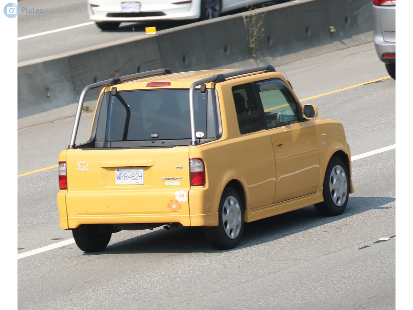 WR8-82H, Toyota bB 1st gen Open Deck (XP30), 2001–2003