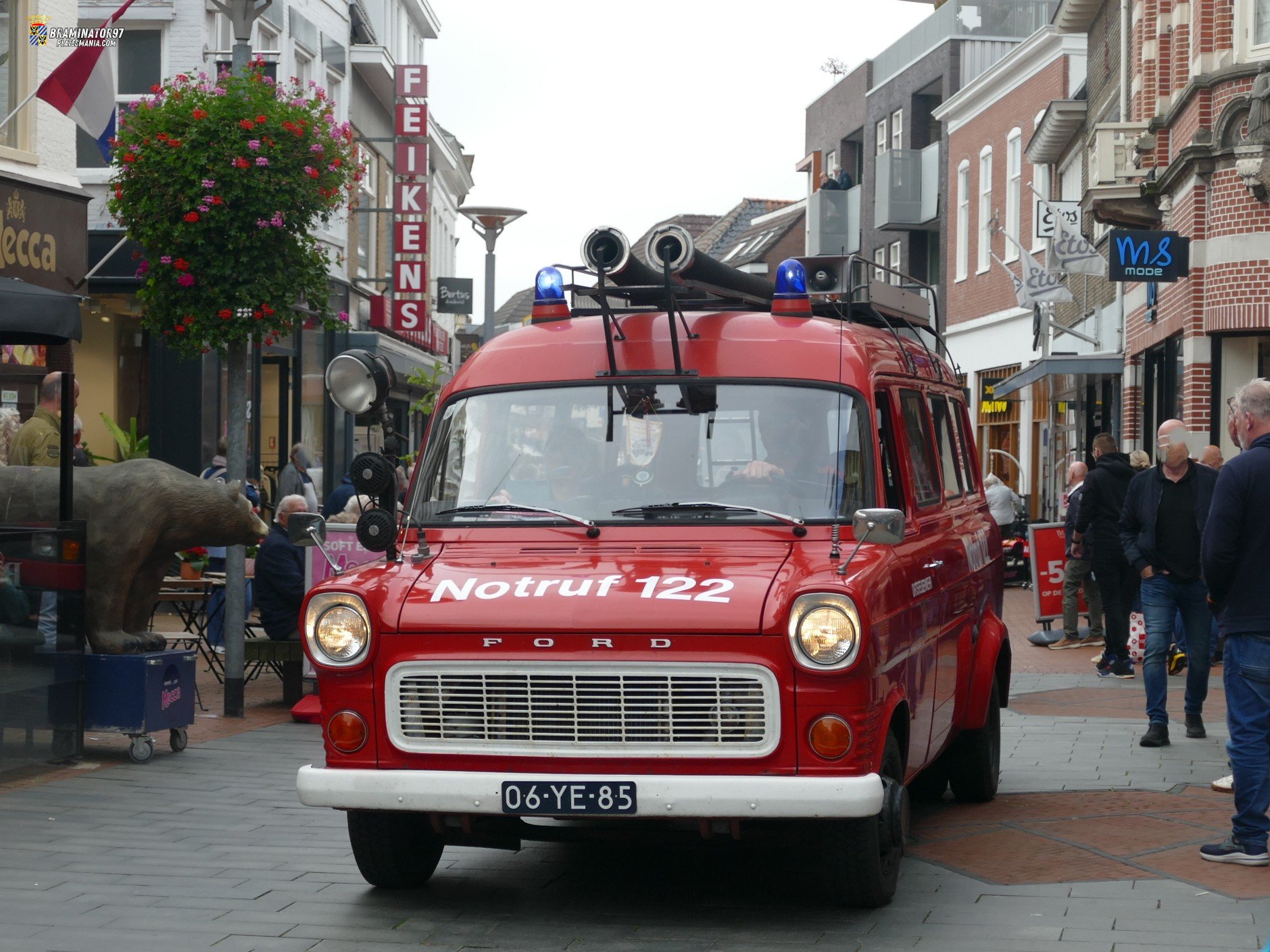 06-YE-85, Ford Transit 1st gen Van, 1965–1977