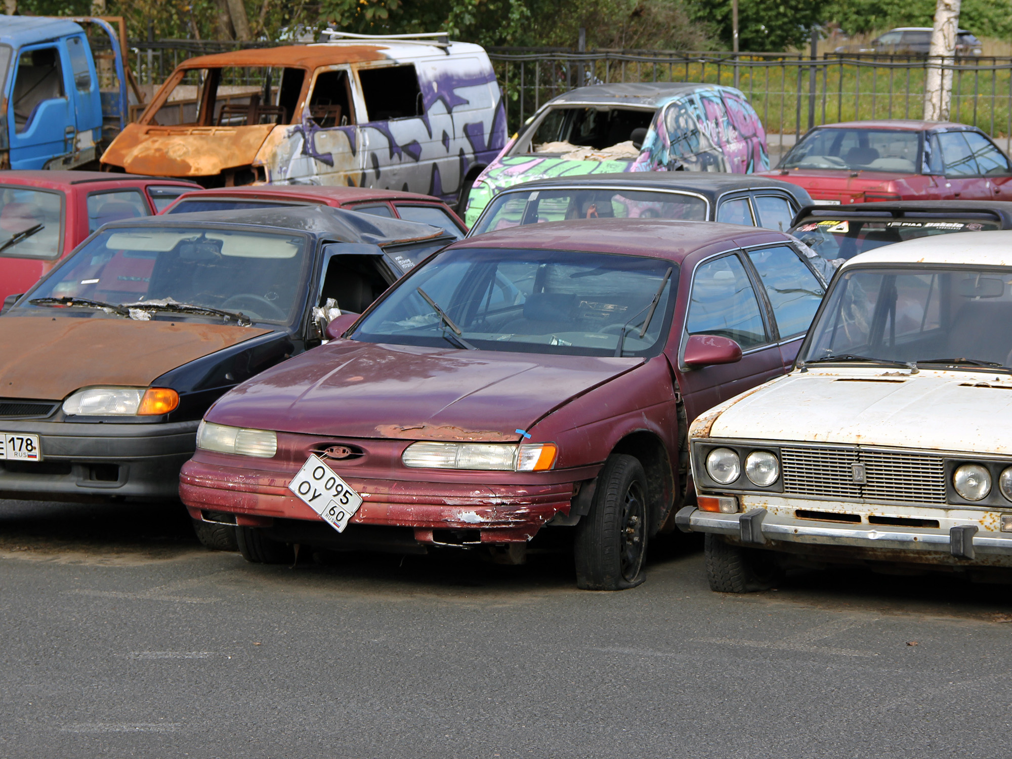 о 095 оу 60, Ford Taurus 2nd gen Sedan (DN5), 1991–1995
