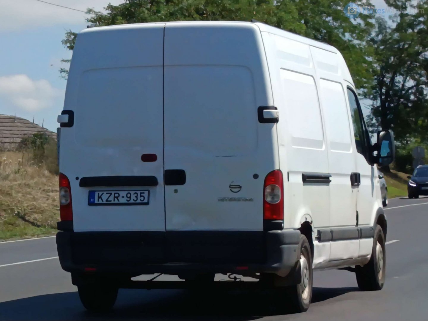 KZR-935, Nissan Interstar 1st gen Van (X70), 2001–2003