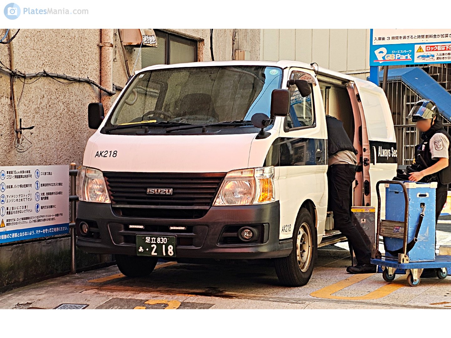 足立 830 あ 218, Isuzu Como 1st gen (E25), 2001–2012