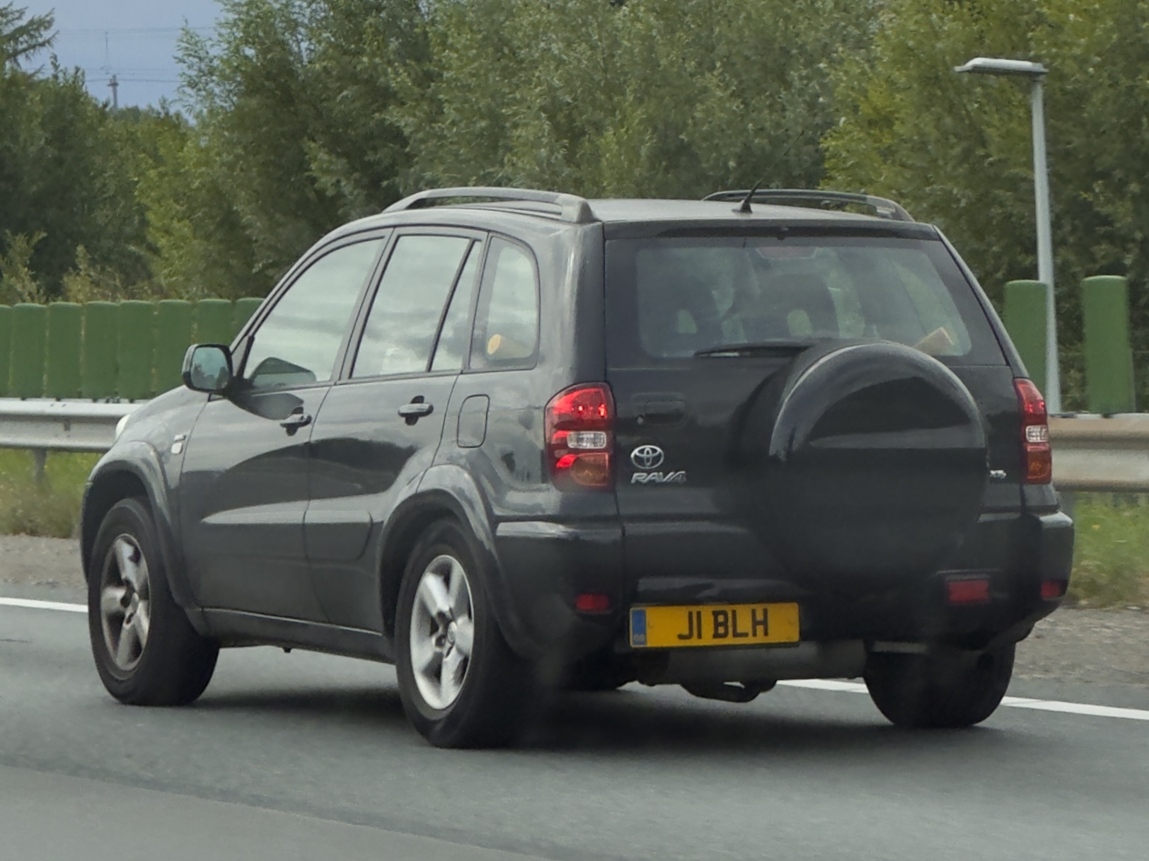 J1BLH, Toyota RAV4 2nd gen 5-door SUV (XA20), 2000–2005