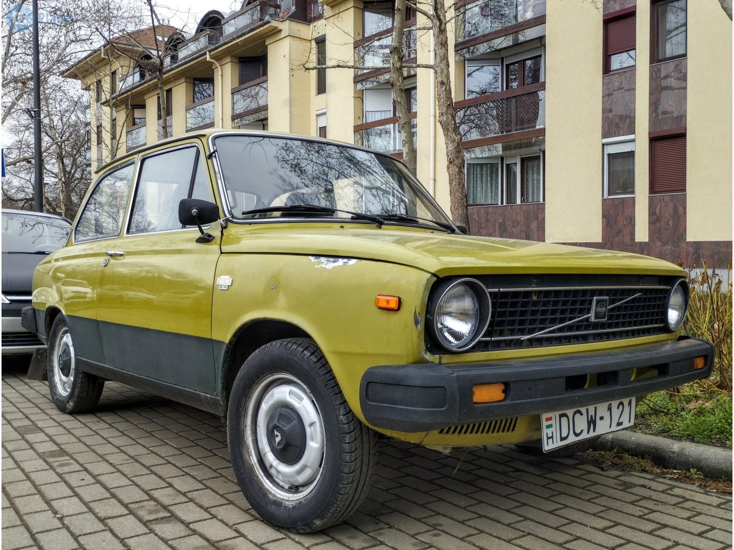 DCW-121, Volvo 66 1st gen Sedan, 1975–1980
