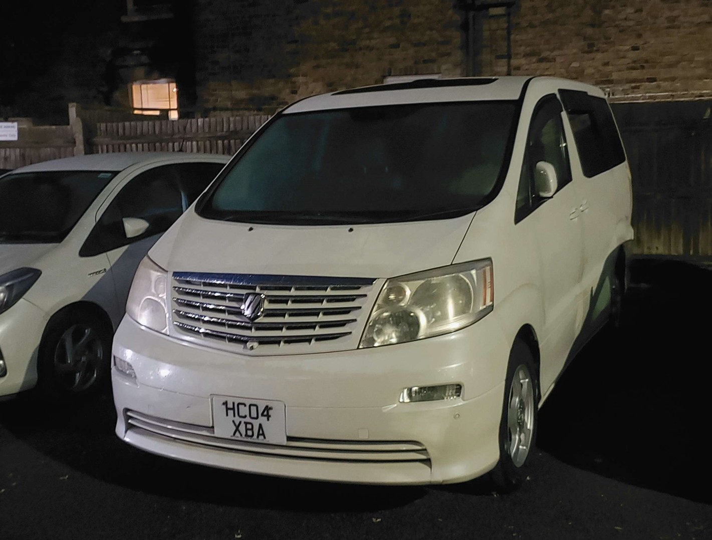 HC04XBA, Toyota Alphard 1st gen (G/V) (AH10), 2002–2008