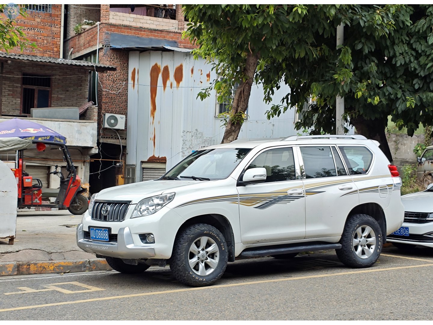川U·D8888, Toyota Land Cruiser Prado 4th gen 5-door SUV (J150), 2009–2013