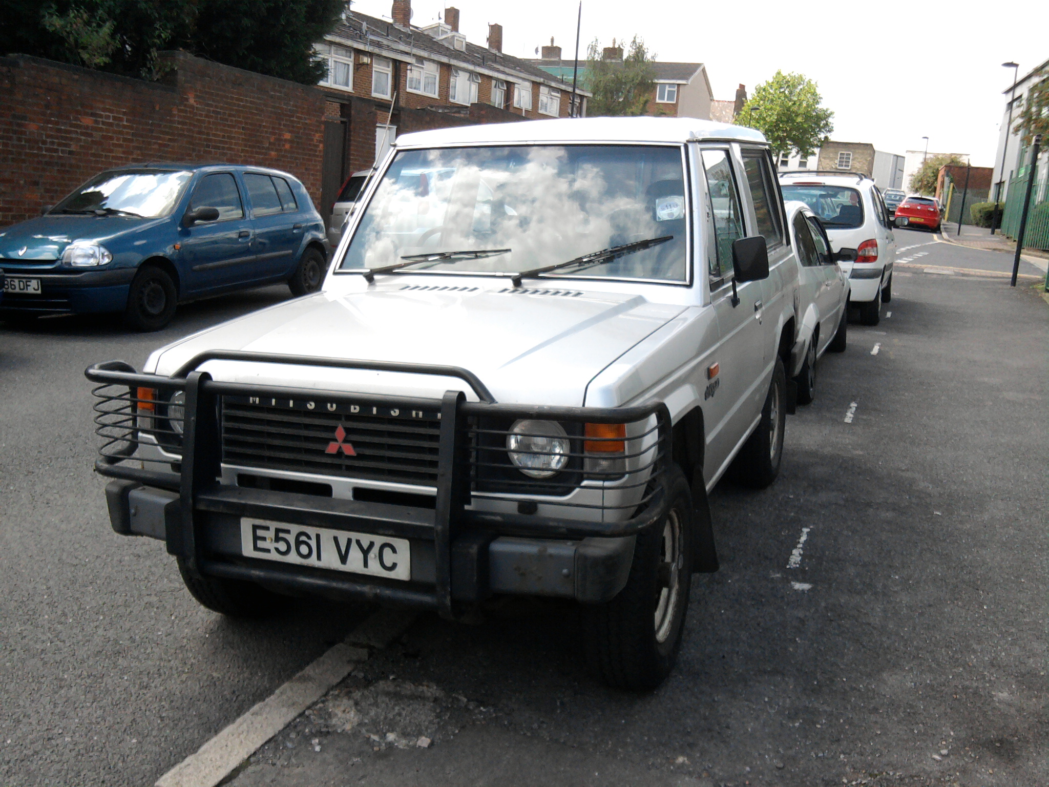 E561VYC, Mitsubishi Shogun 1st gen 3-door SUV (L040), 1982–1991