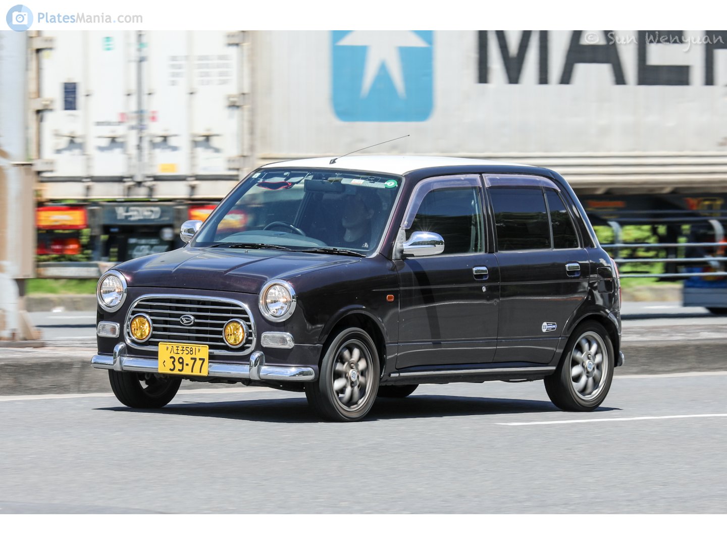 八王子 581 く 3977, Daihatsu Mira 5th gen Gino (L700), 1998–2004