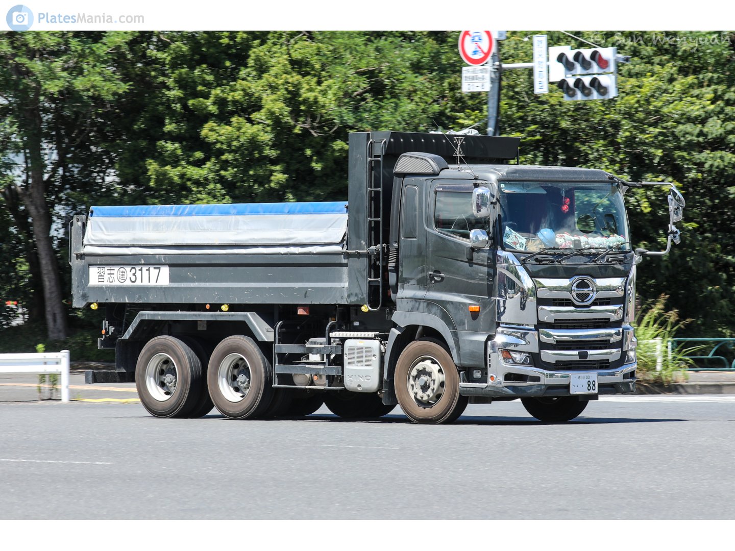 市川 100 つ 88, Hino Profia 3rd gen, 2017–