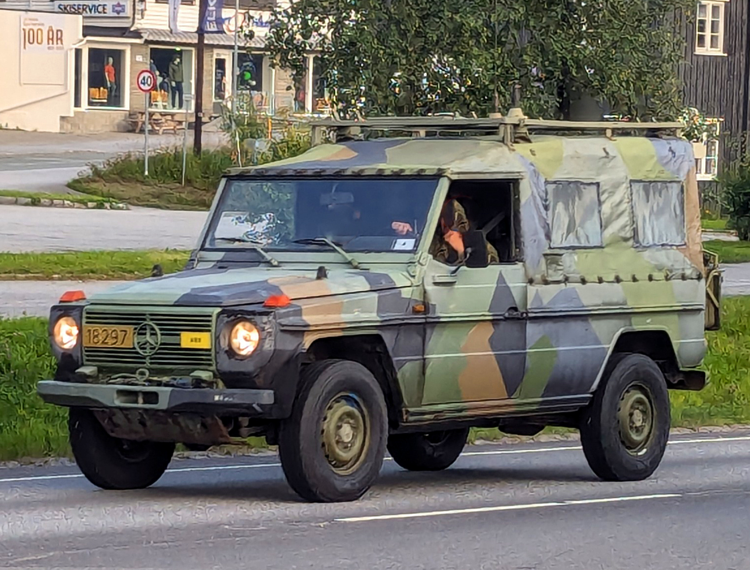 18297, Mercedes-Benz G-Klasse 1st gen 3-door Convertible SUV (W460/W461; Utility-spec), 1979–2001