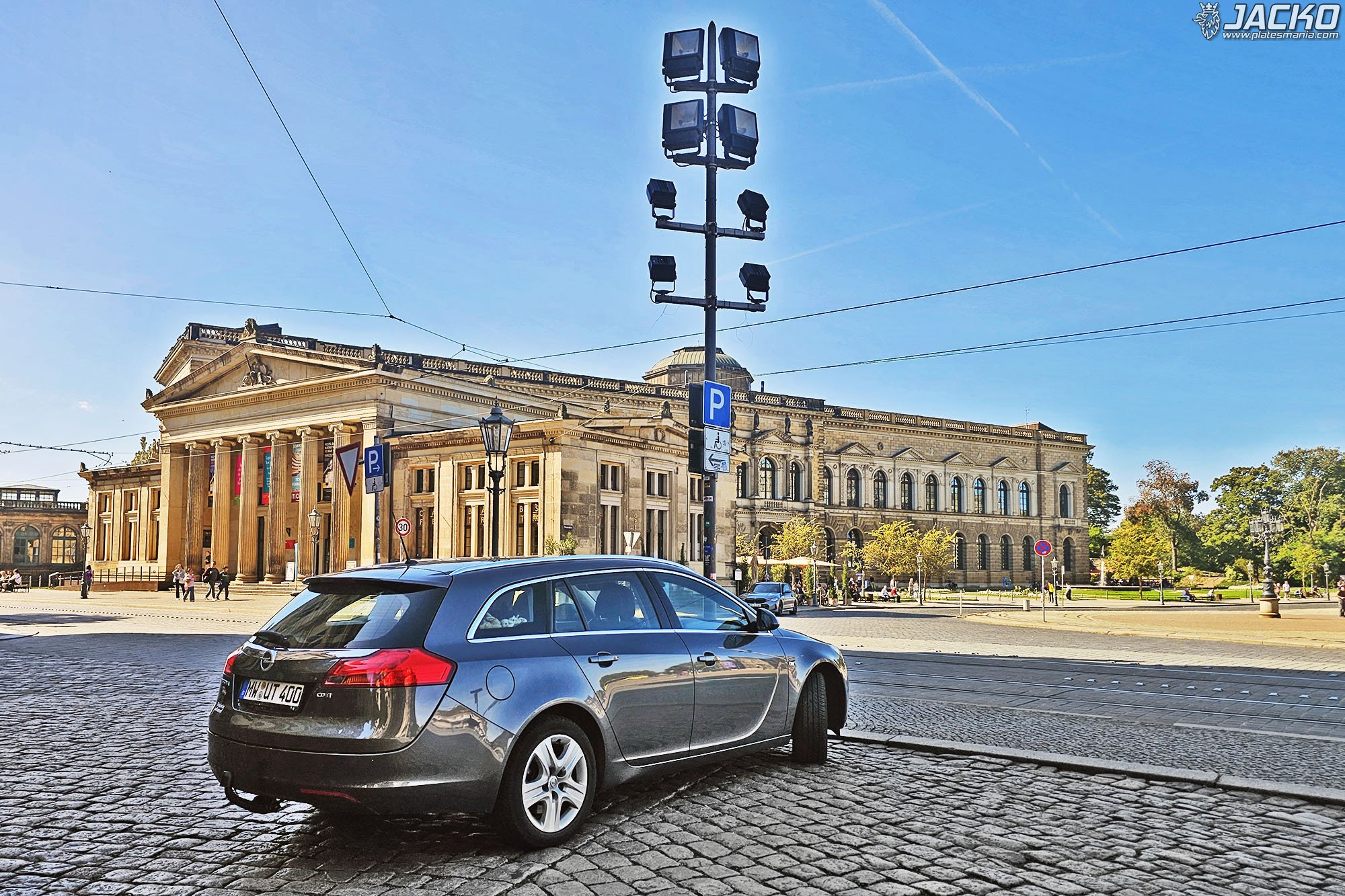 MW UT 400, Opel Insignia 1st gen Sports Tourer (A; G09), 2008–2013