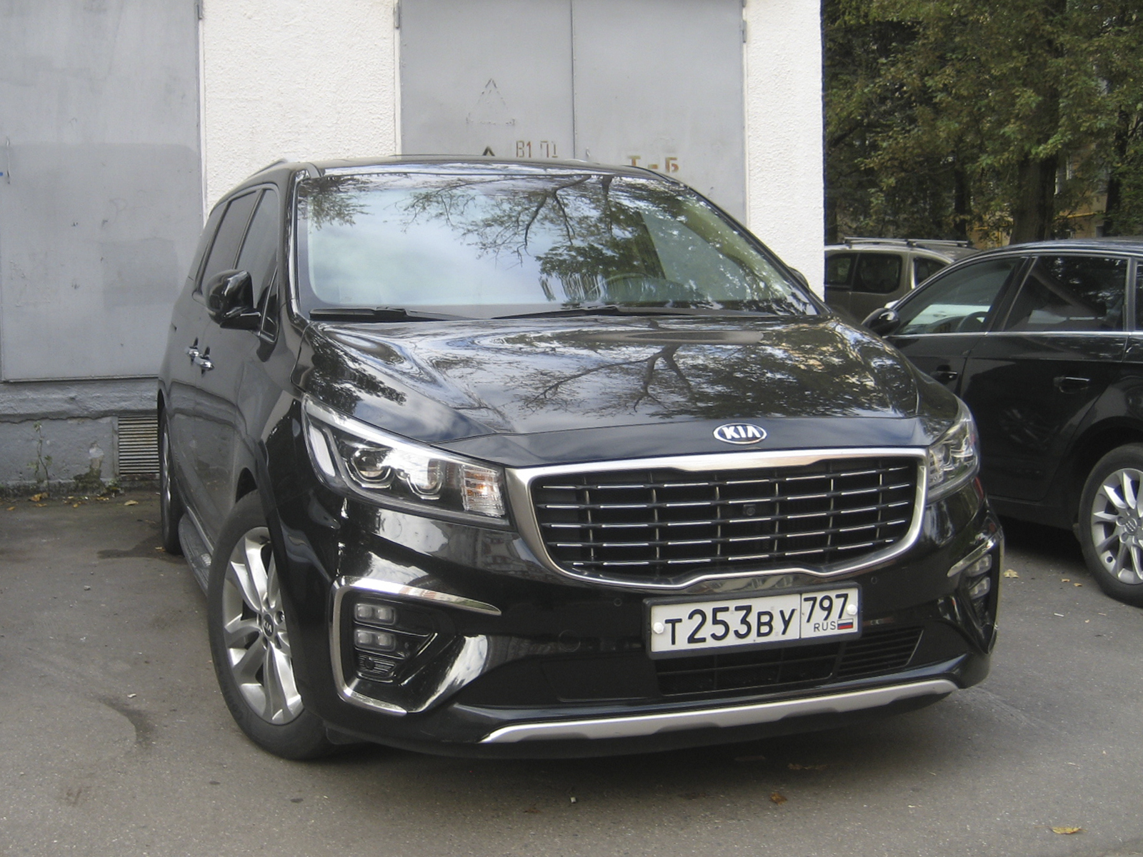 т 253 ву 797, Kia Carnival 3rd gen Grand Carnival (YP), 2014–2021
