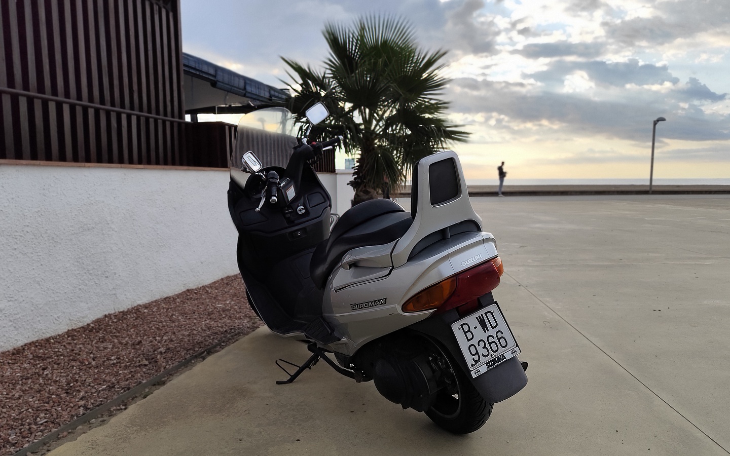 B 9366 WD, Suzuki Burgman / Skywave 1st gen 400/250, 1998–2002