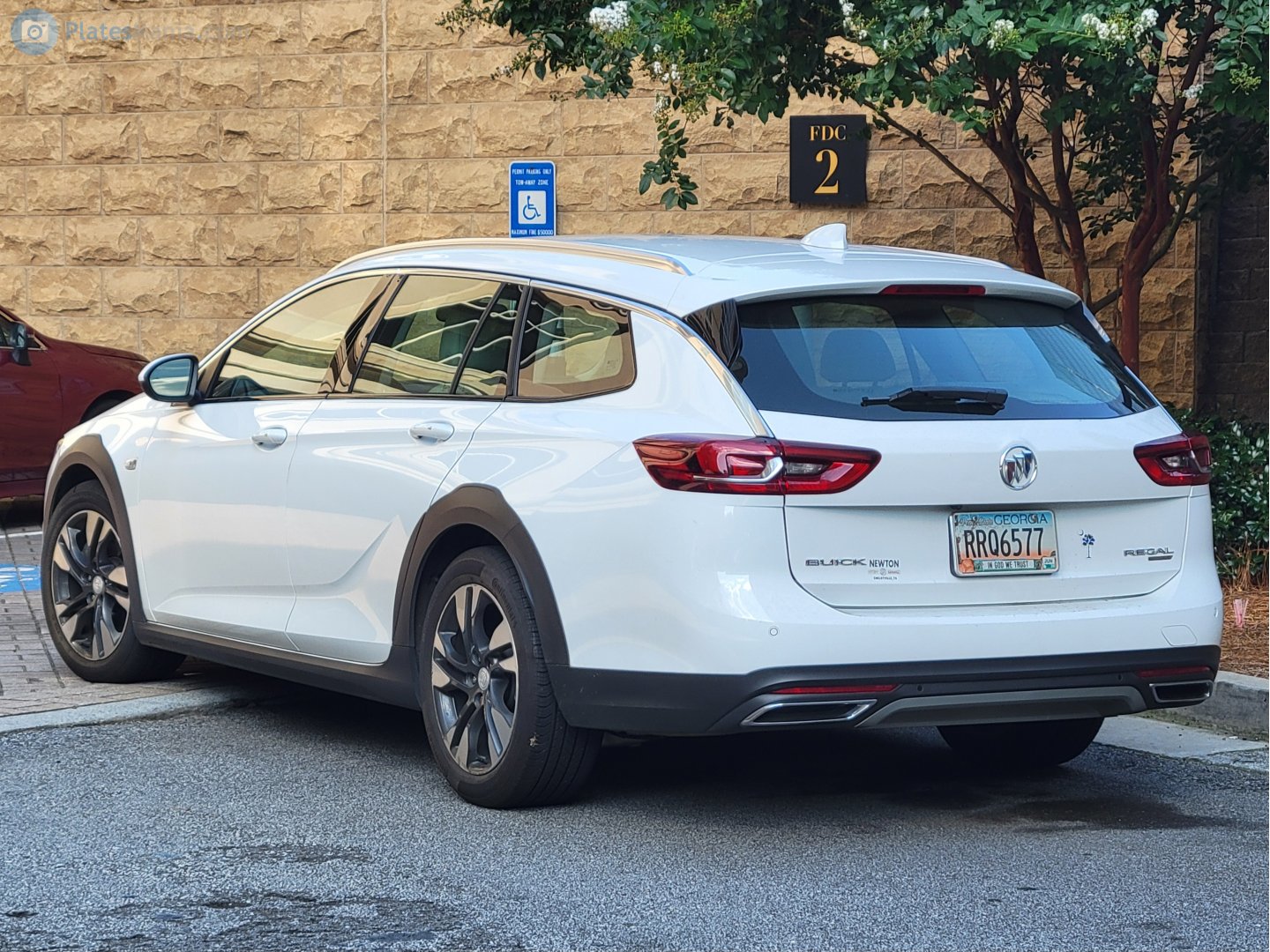 RRQ6577, Buick Regal 6th gen TourX Wagon (E2XX; NA-market), 2017–2020