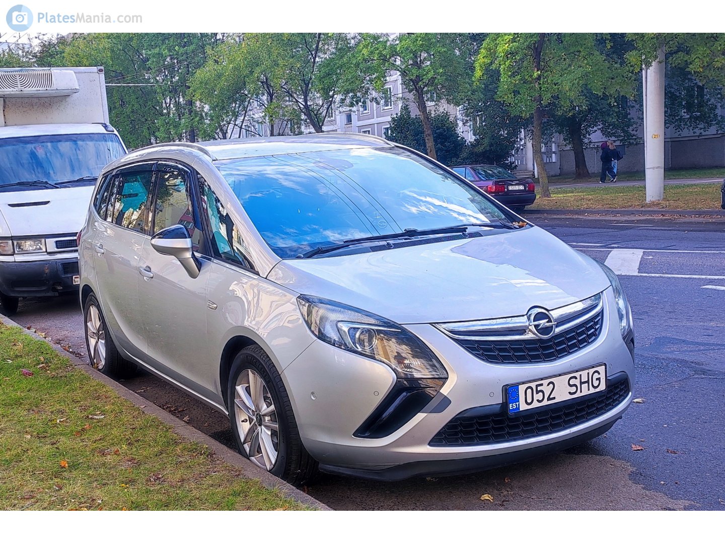 052 SHG, Opel Zafira 3rd gen Tourer (C; P12), 2011–2016