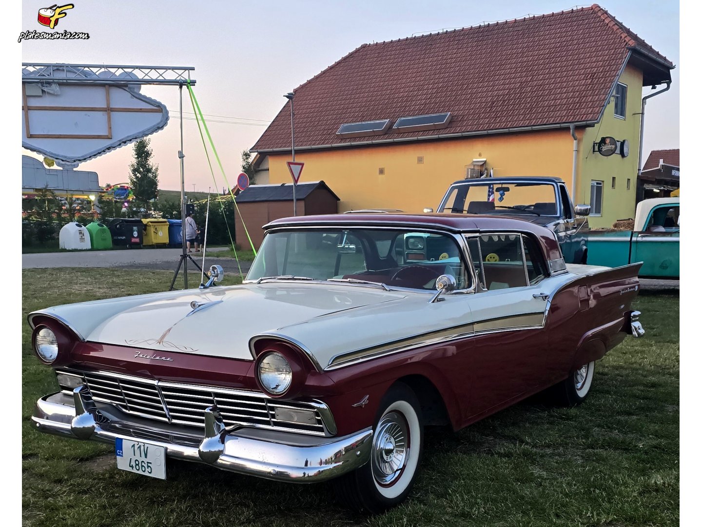 11V 4865, Ford Fairlane Americas: 2nd gen, 1957–1959