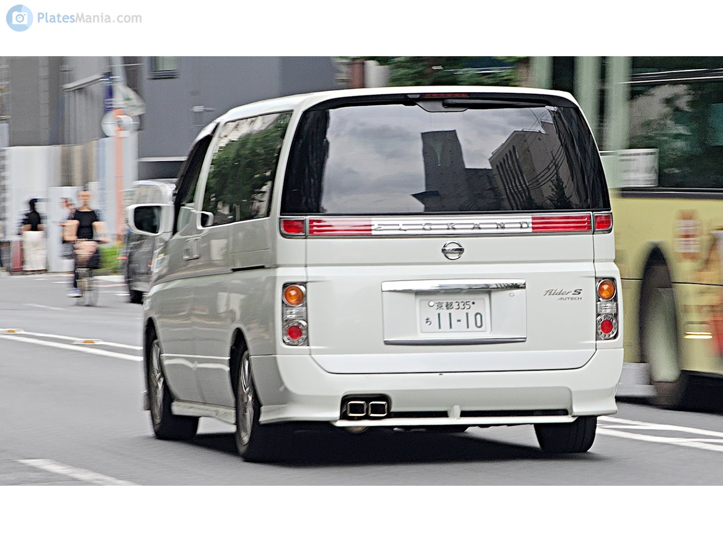 京都 335 ち 1110, Nissan Elgrand 2nd gen (E51), 2002–2010