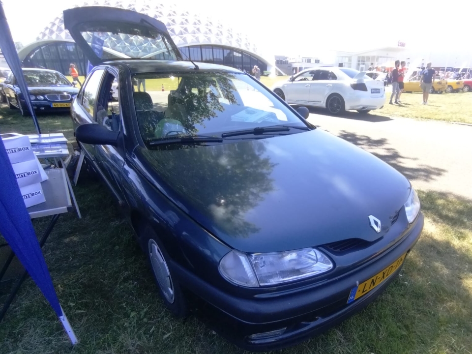 LN-XD-11, Renault Laguna 1st gen Liftback (X56), 1994–2000