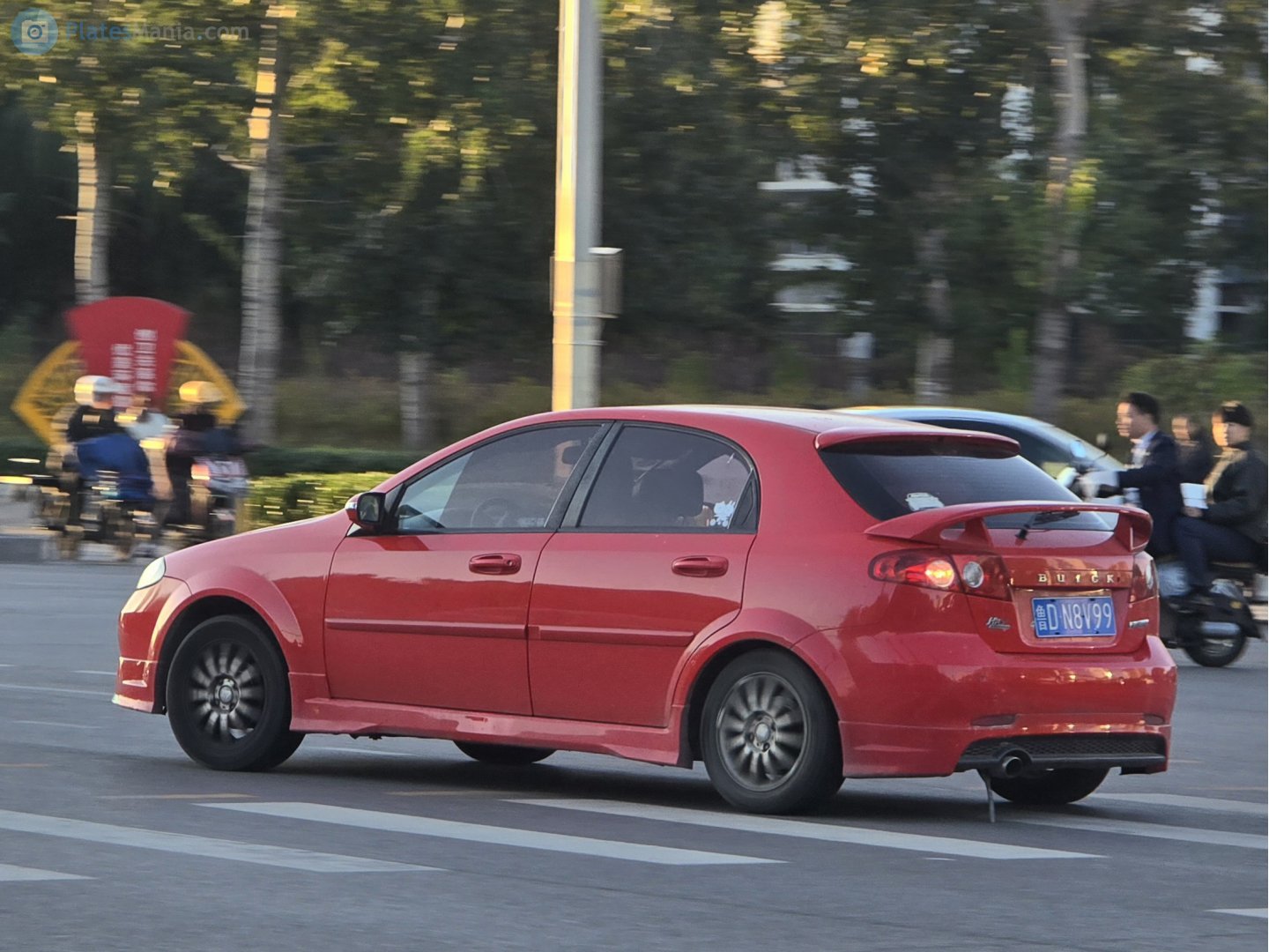 鲁D·N8V99, Buick Excelle 1st gen HRV Hatch (J200; CN-market), 2004–2009