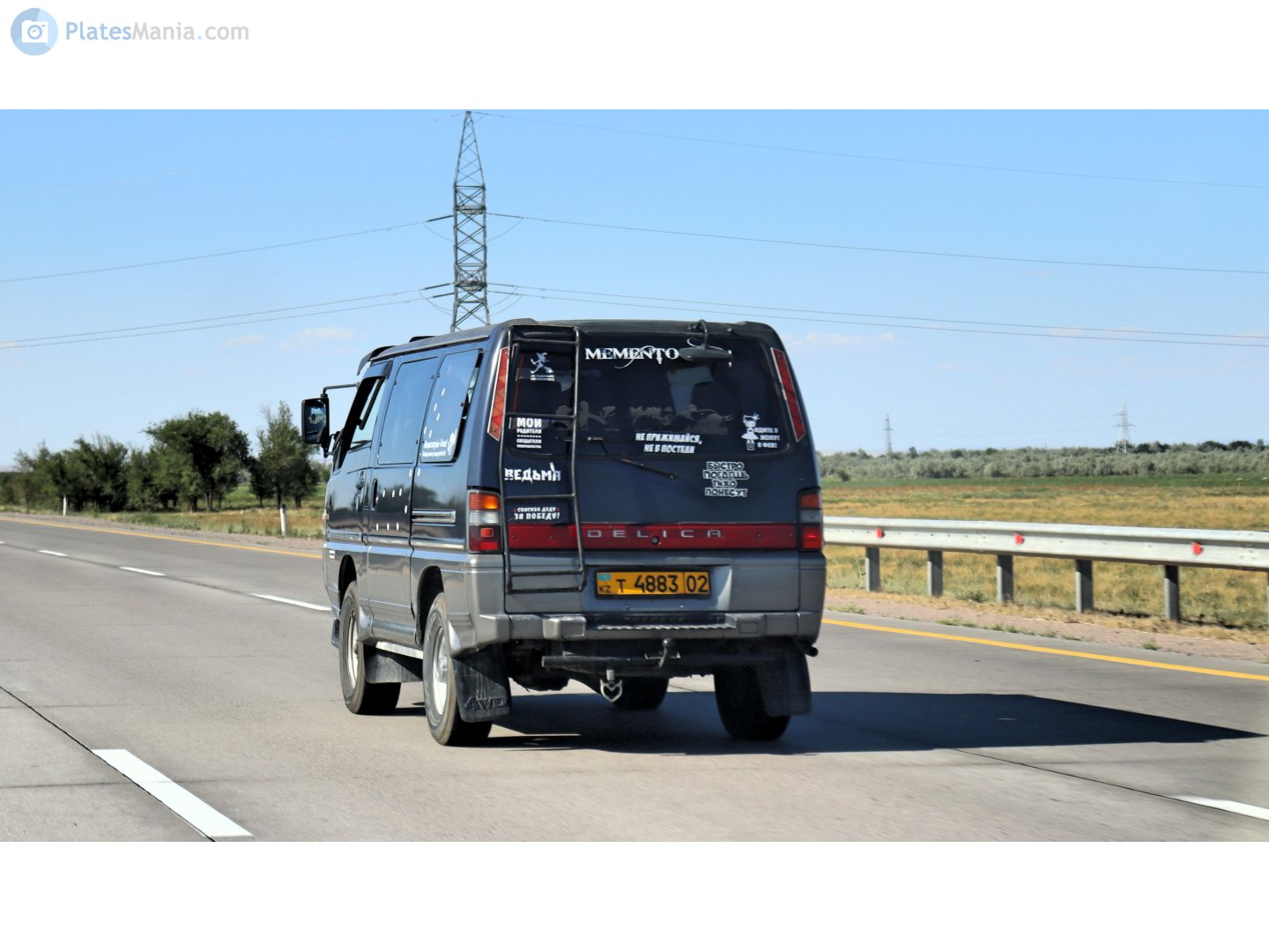 T 4883 02, Mitsubishi Delica 3rd gen Star Wagon, 1986­–1990