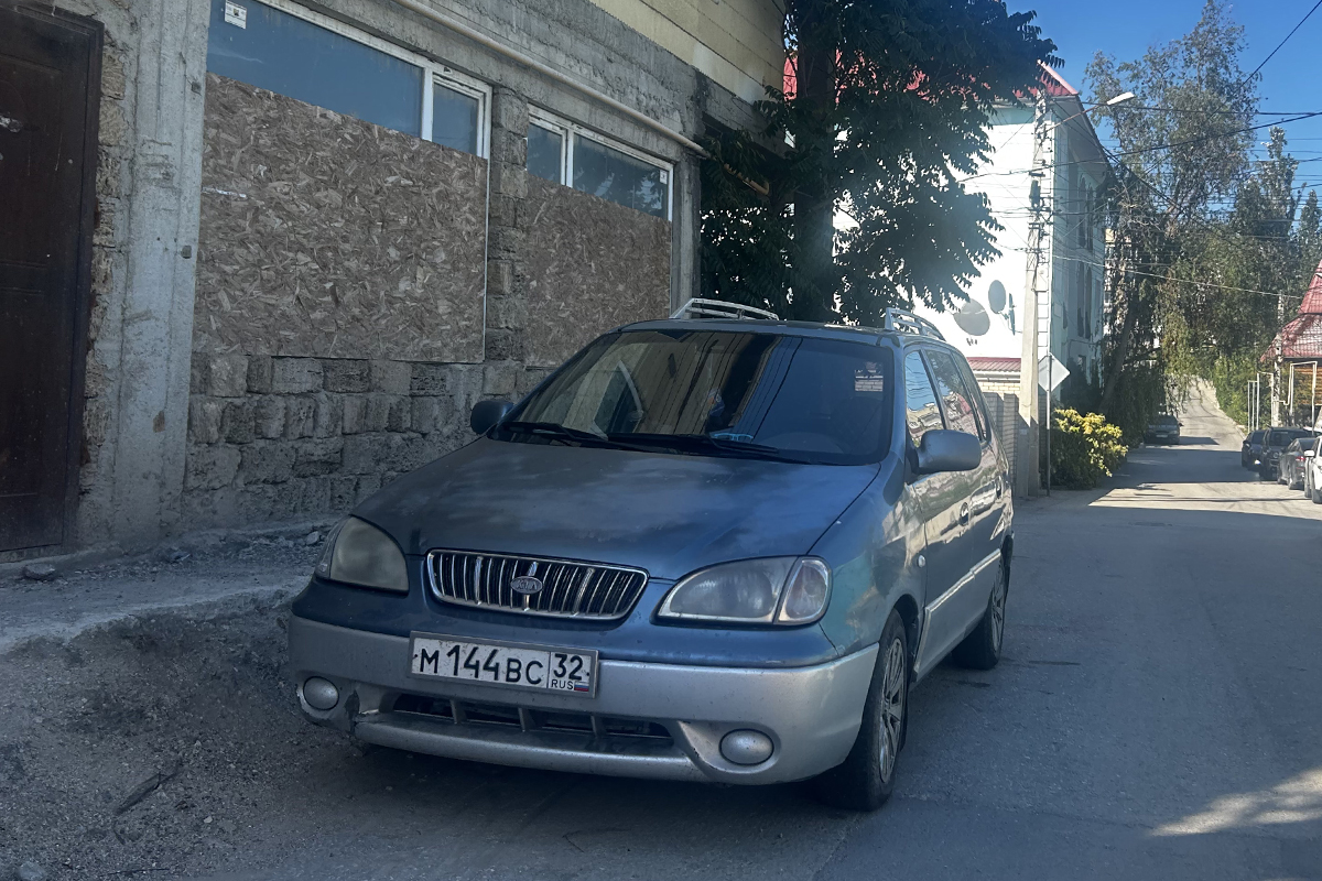 м 144 вс 32, Kia Carens 1st gen (RS), 1999–2002