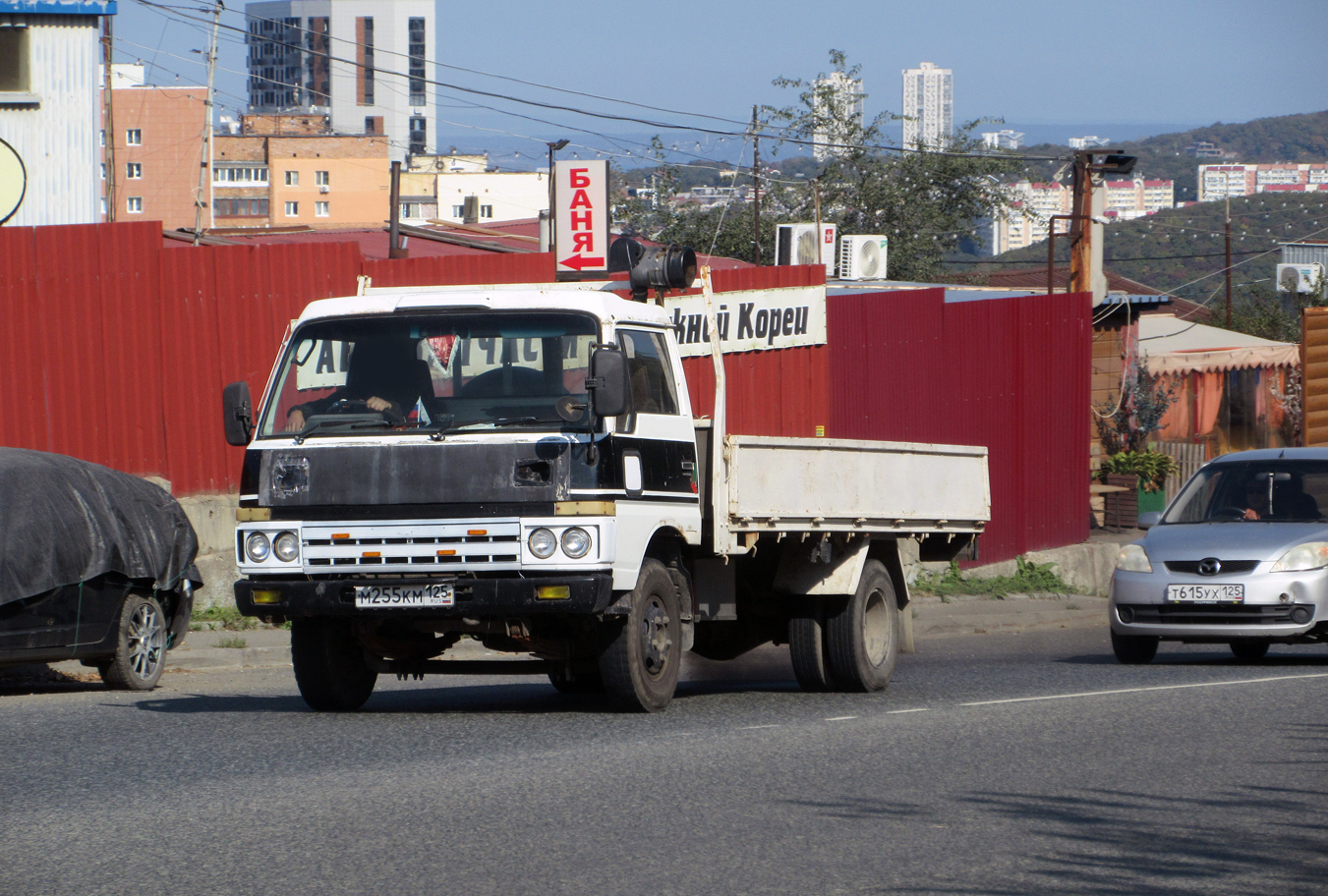 м 255 км 125, Nissan Atlas 1st gen 200/300 Medium Truck (H40), 1981–1992
