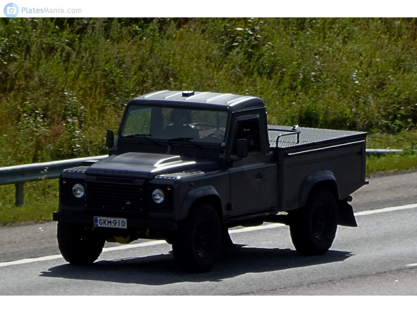 GKM-910, Land Rover Defender 1st gen 110