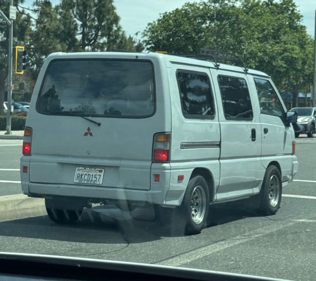 8KCD157, Mitsubishi Van/Wagon 