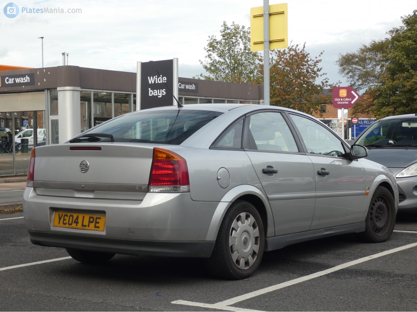 YC04LPE, Vauxhall Vectra 2nd gen Liftback (C; Z02), 2002–2005