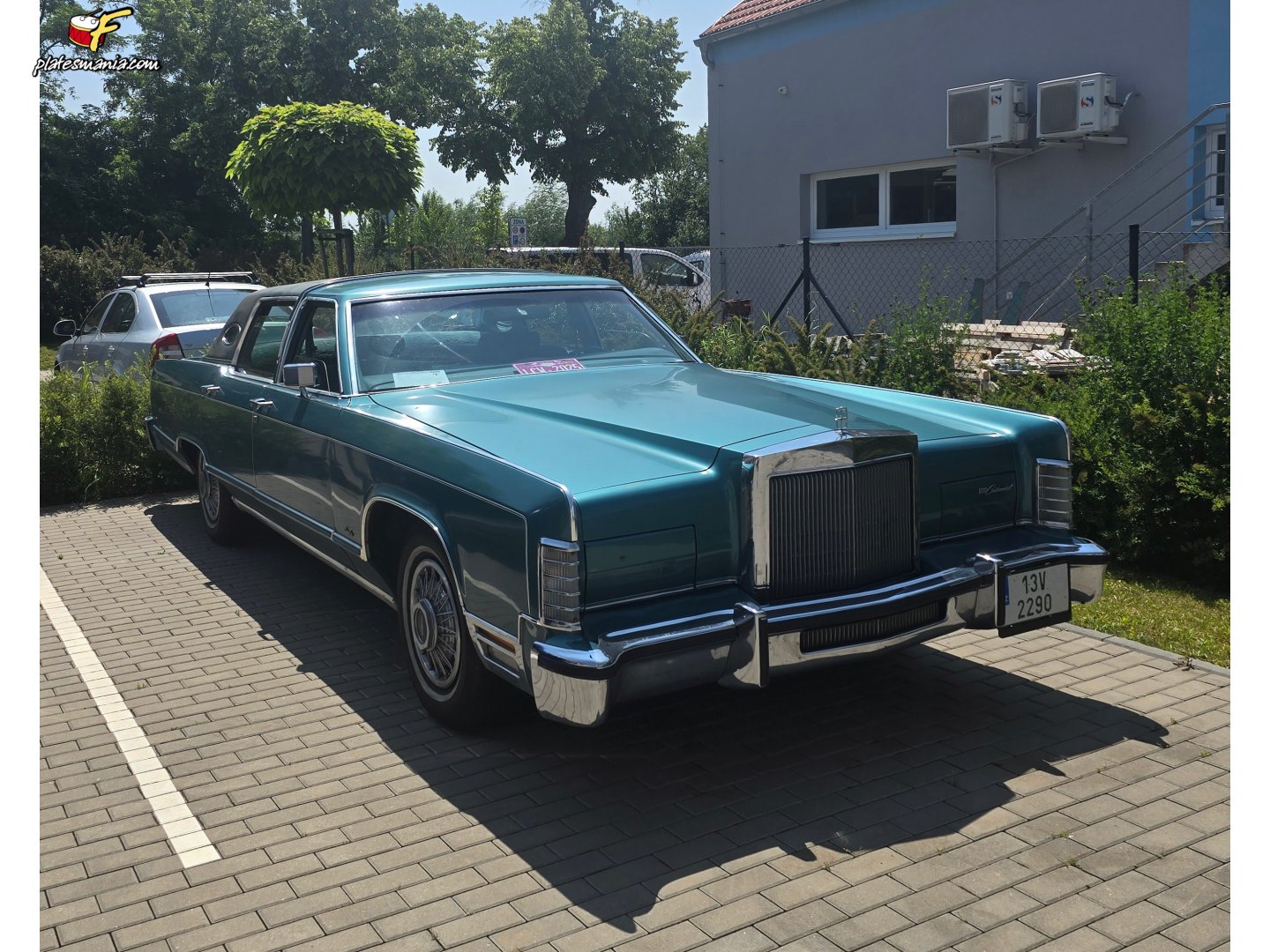 13V 2290, Lincoln Continental 5th gen 4-door Sedan (53), 1969–1974