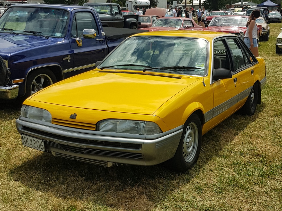NK4206, Holden Commodore 1st gen Sedan (VL), facelift, 1986–1988
