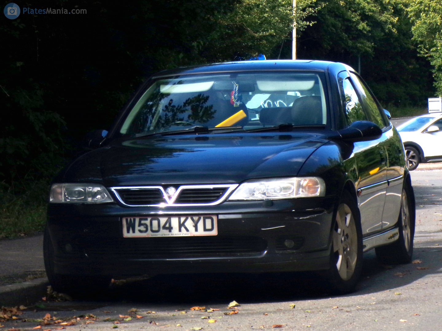 W504KYD, Vauxhall Vectra 