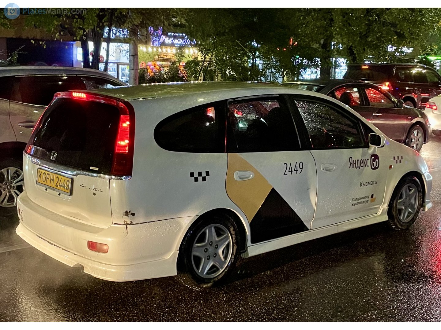 KGFH2449, Honda Stream 1st gen (RN1–RN5), 2000–2006