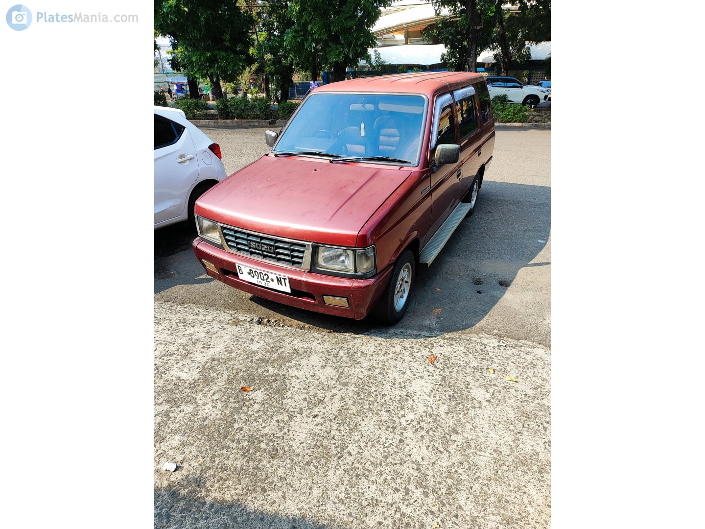 B 8902 NT, Isuzu Panther 1st gen Wagon (TBR12/30/52/54), 1991–2000