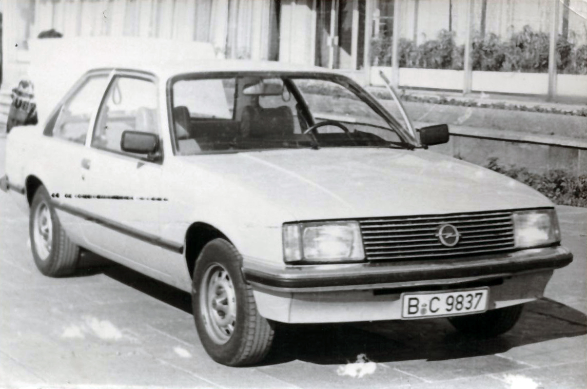 B C 9837, Opel Rekord 5th gen 2-door Sedan (E1), 1977–1982