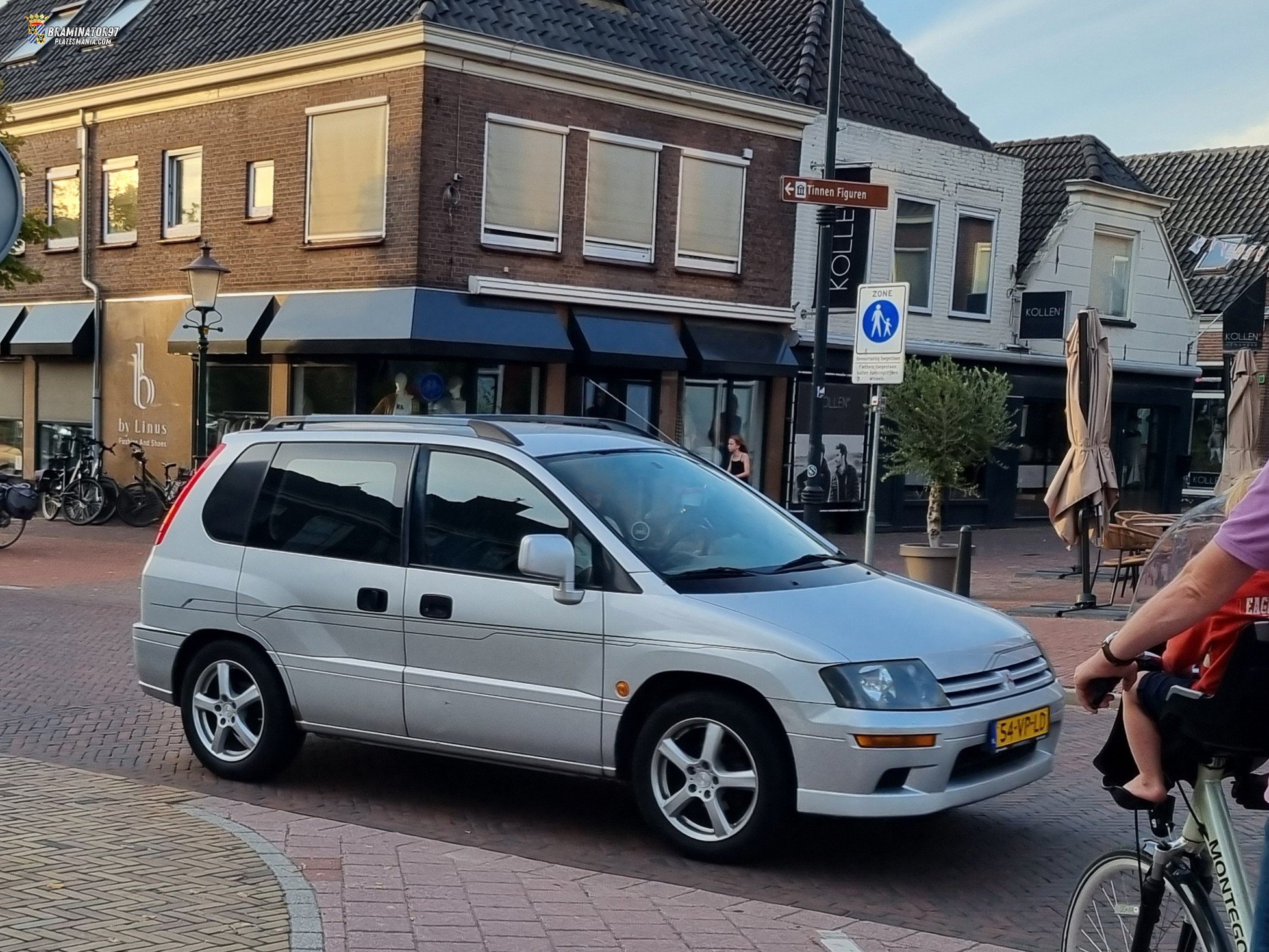 54-VP-LD, Mitsubishi Space Runner 2nd gen (N60/N70), 1999–2002