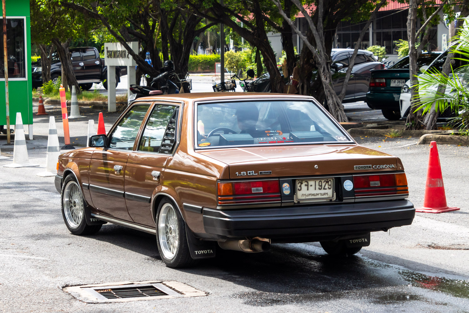 3จ-1929, Toyota Corona 7th gen Sedan (T140), 1982–1998