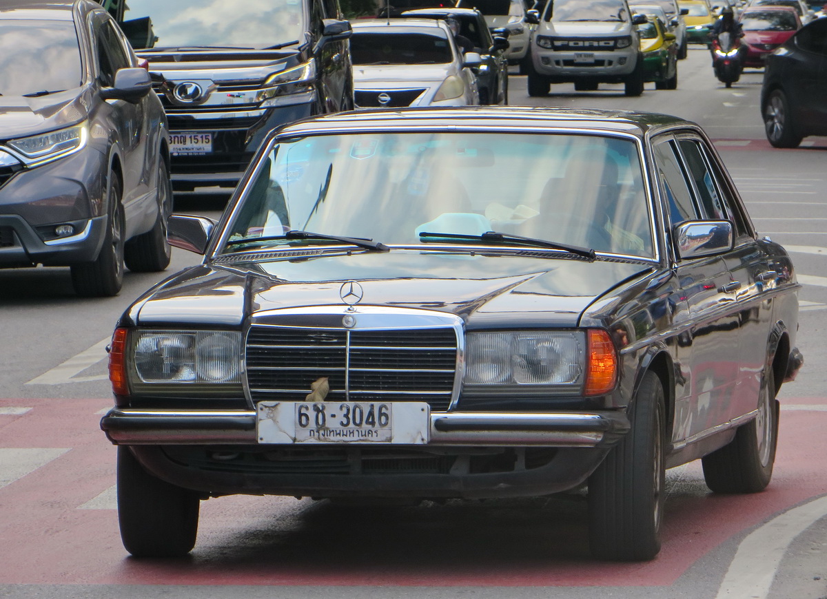 6ช-3046, Mercedes-Benz E-Klasse 200–300 Sedan (W123), 1975­–1986