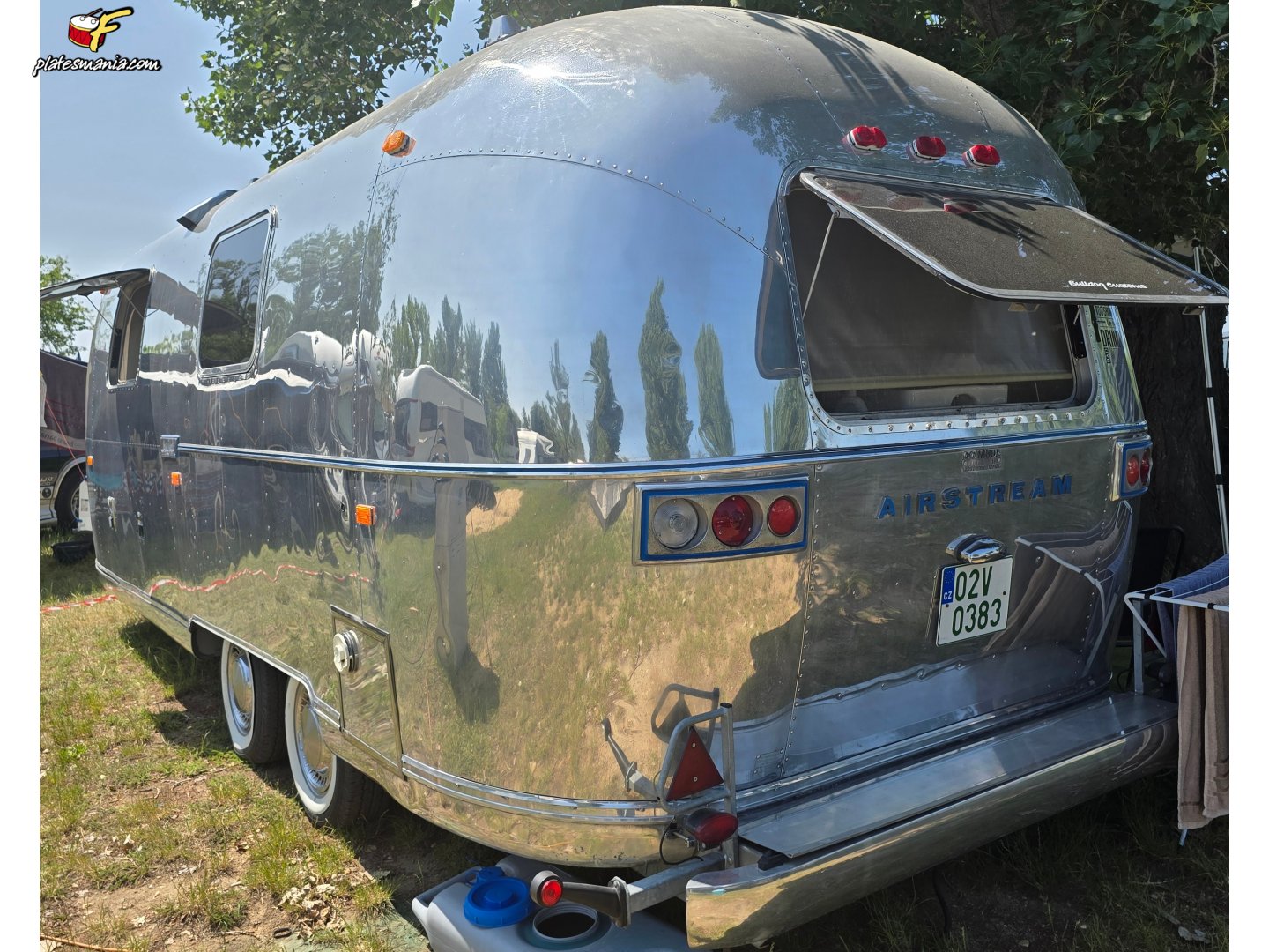 02V 0383, Airstream Land Yacht 