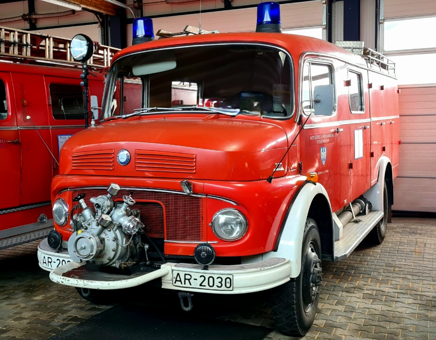 AR 2030, Mercedes-Benz L/LA-Series Trucks 