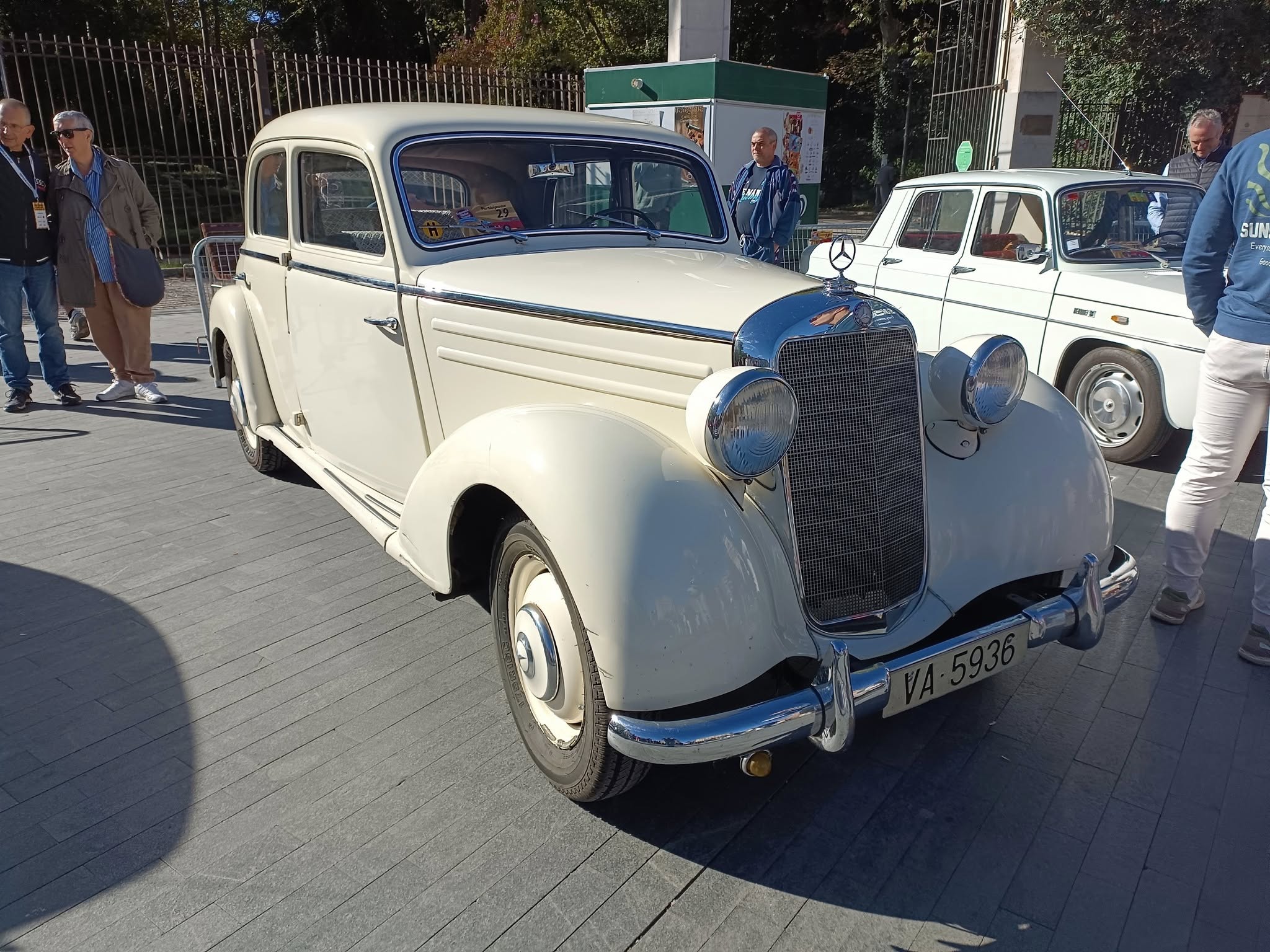 VA-5936, Mercedes-Benz 170 