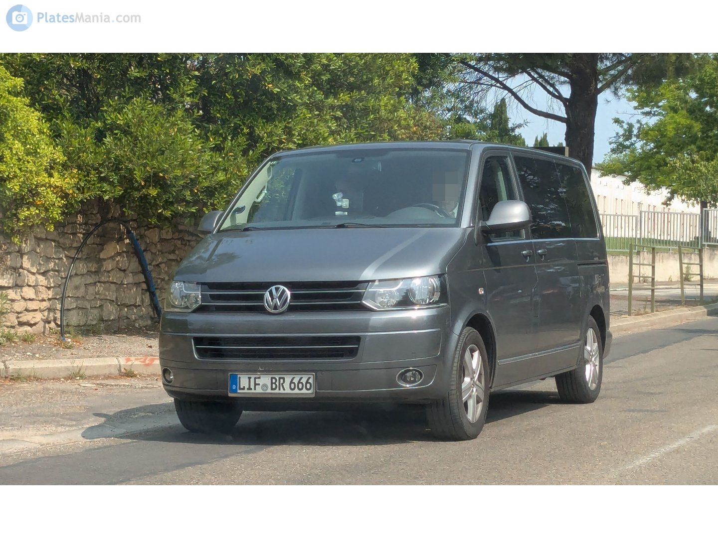 LIF BR 666, Volkswagen Multivan 