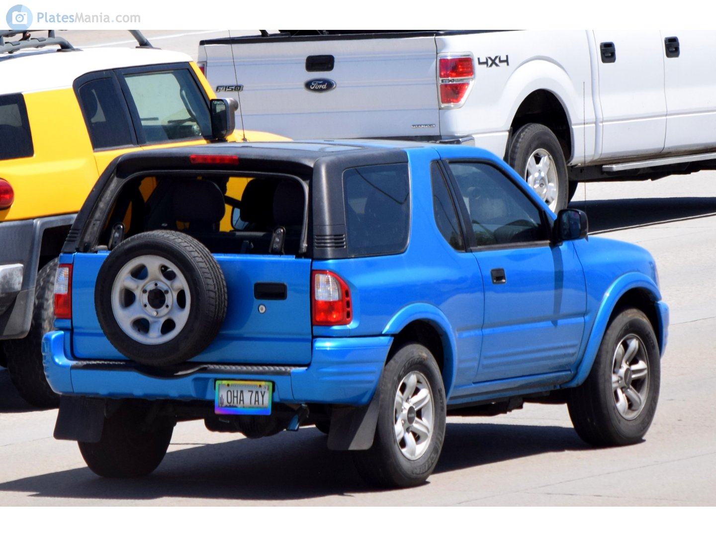 0HA 7AY, Isuzu Rodeo 2nd gen Sport 3-door SUV (UE; US-market), 2000–2004