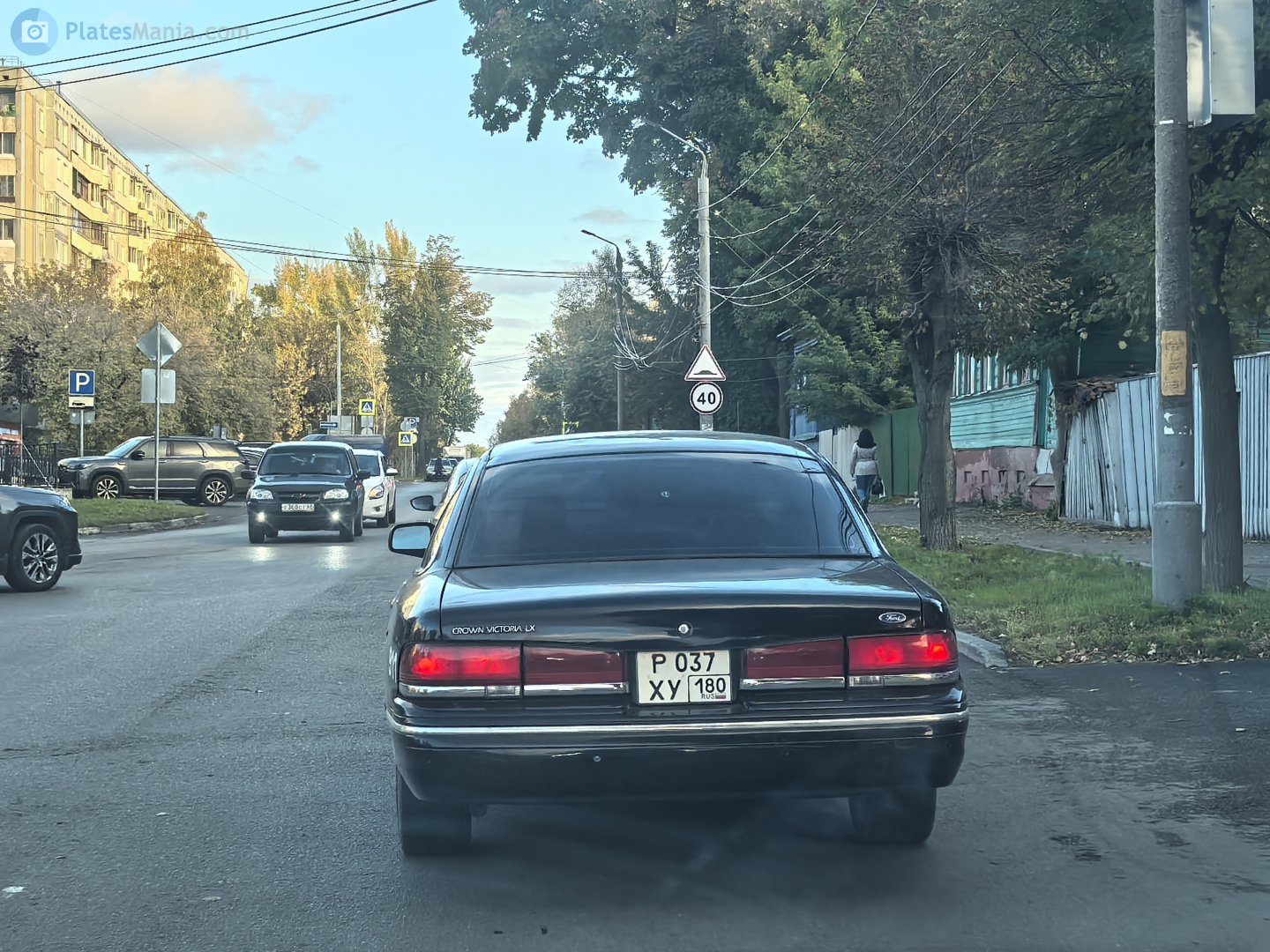 р 037 ху 180, Ford Crown Victoria 1st gen (EN53), facelift, 1994–1997