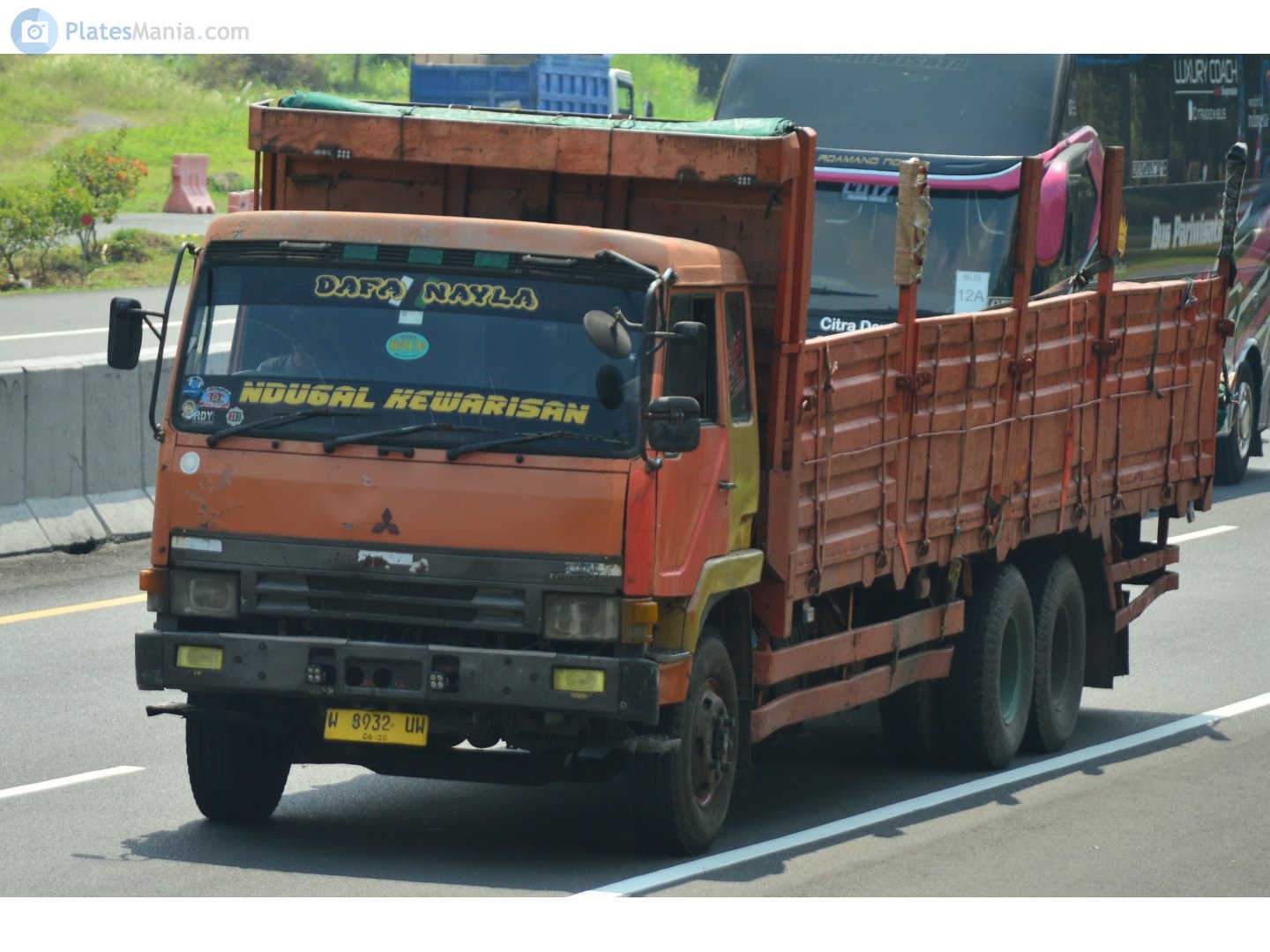 W 8932 UW, Mitsubishi Fuso The Great 1st gen, 1983–1993