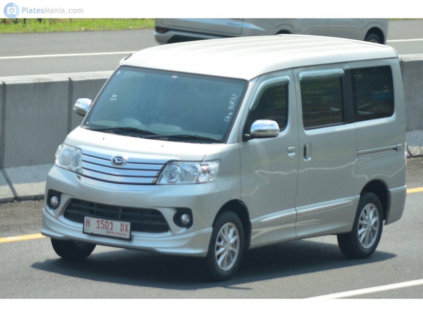 H 1501 DX, Daihatsu Luxio 1st gen (S400), 2009–