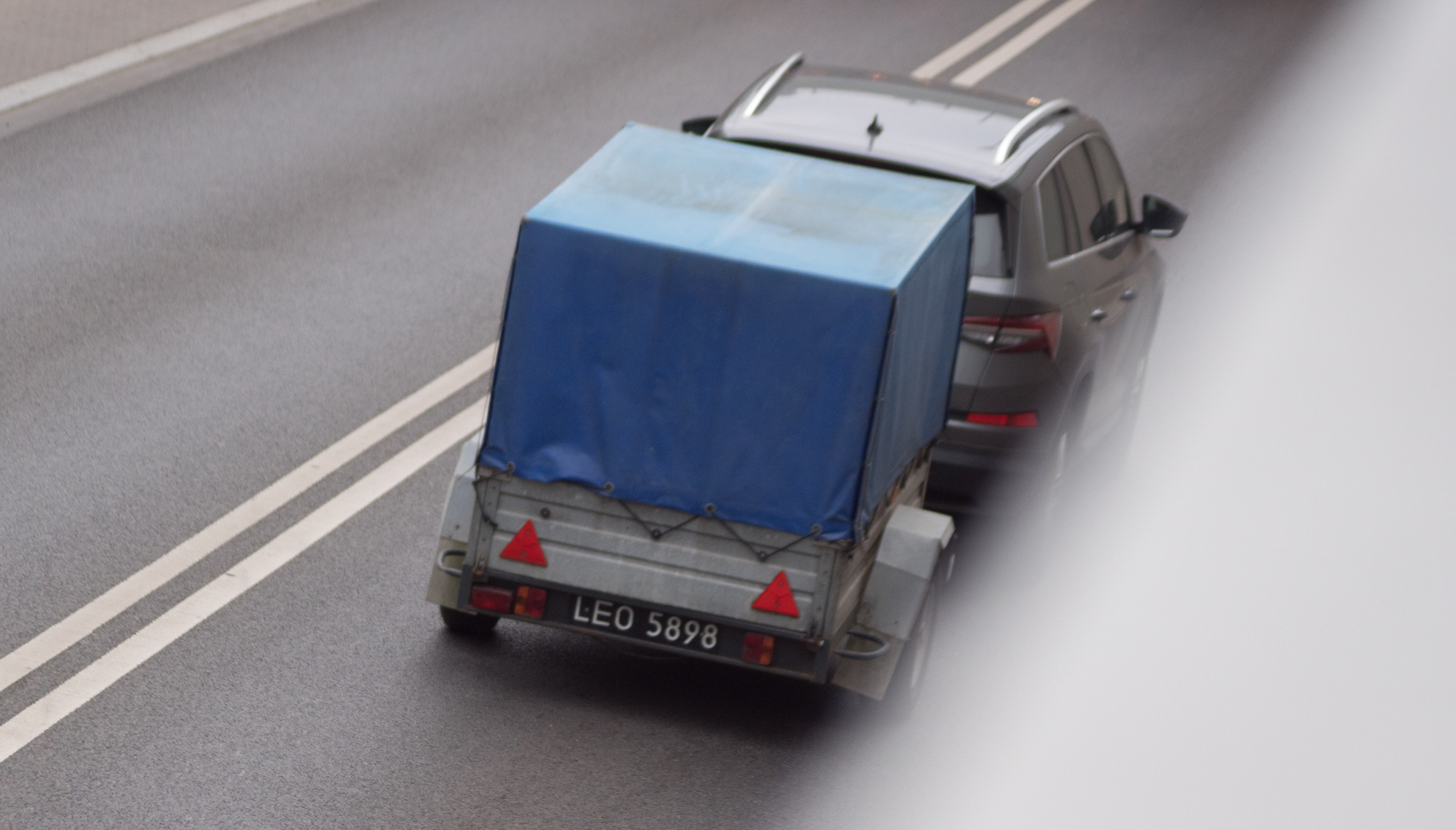 LEO 5898, Home-made vehicle 